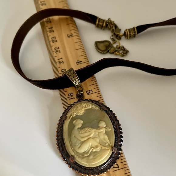 Vintage Cameo Set in Ox Purple Brass Choker Necklace - Picture 10 of 15